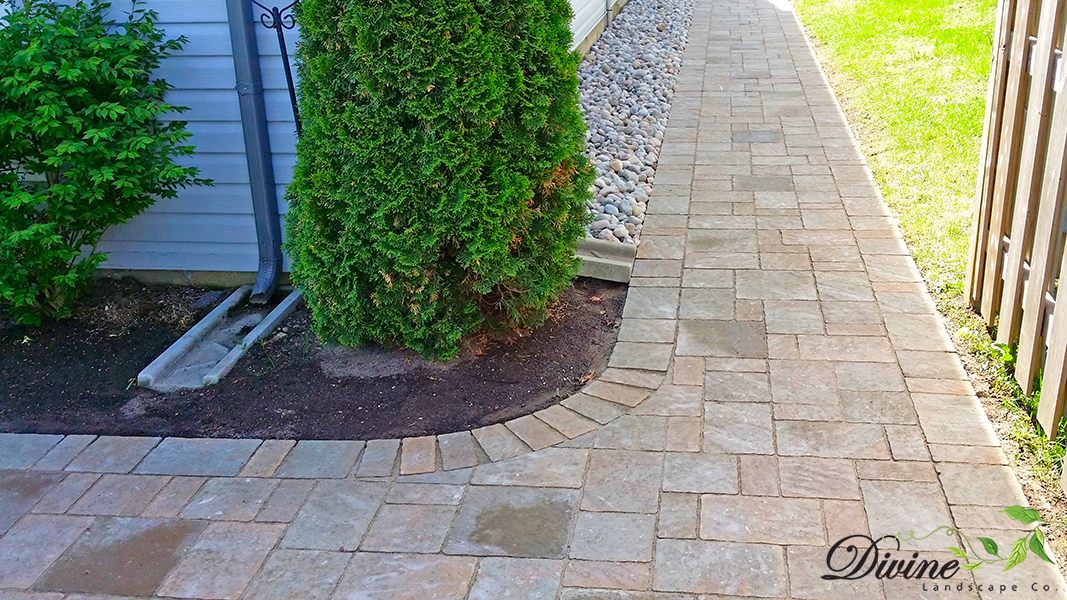 Permacon Trafalgar paver walkway with rounded corners